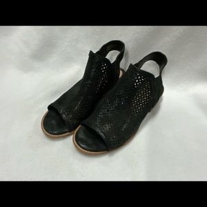 Soft black women’s sandals